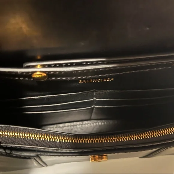 Balenciaga Hourglass Wallet on Chain! - Picture 7 of 9